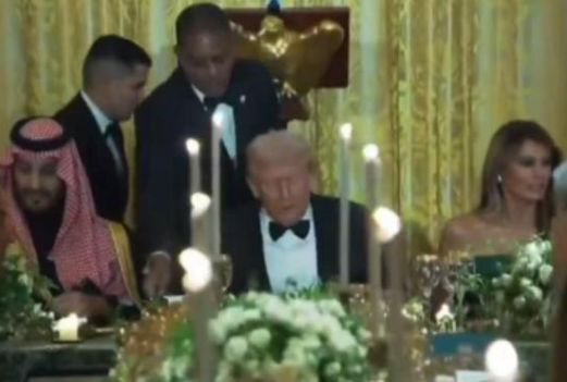 <strong>特朗普:我儿子是C罗的超级粉丝</strong>