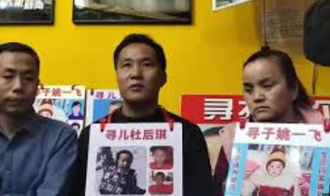 <strong>杜小华提出公布入室抢婴案嫌犯照片</strong>