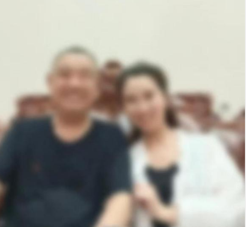 <strong>丈夫病亡两天后妻子也离世 妹妹发声张女士也因突发疾病入院，但</strong>