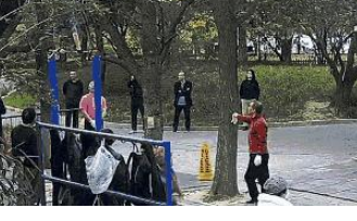 <strong>六旬老人做14个单杠大回环突发心梗</strong>