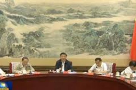 <strong>中共中央召开党外人士座谈会</strong>