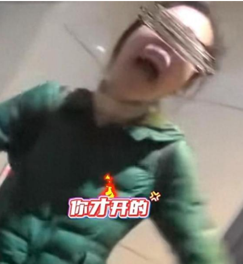 女子开远光被邻居闪灯提醒后破防