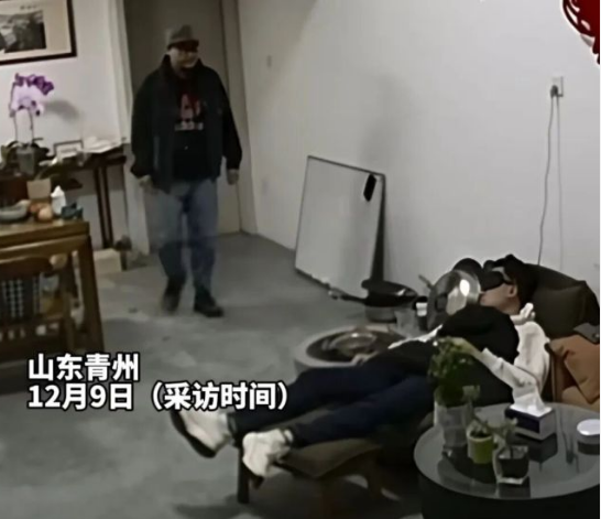 员工“踢了一脚” 救了老板一命