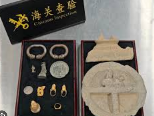 一外籍男子带文物出境被查