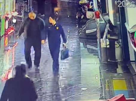 <strong>男子因虚荣心冒充消防员检查多店</strong>