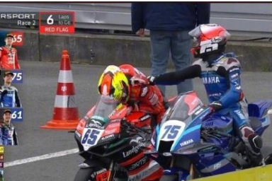 <strong>张雪机车比赛因红旗中断提前结束</strong>