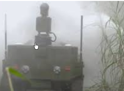 <strong>解放军无人小队太硬核 无惧炮火雷区</strong>