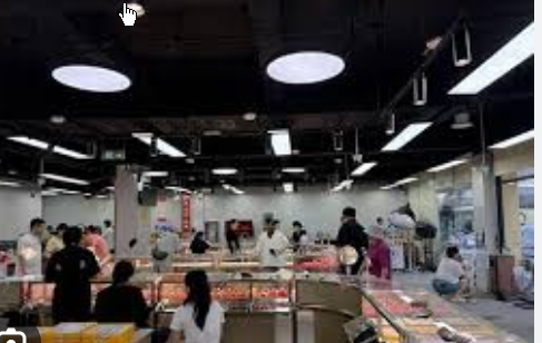 <strong>金价跌破900老板5个手机都忙不过来</strong>